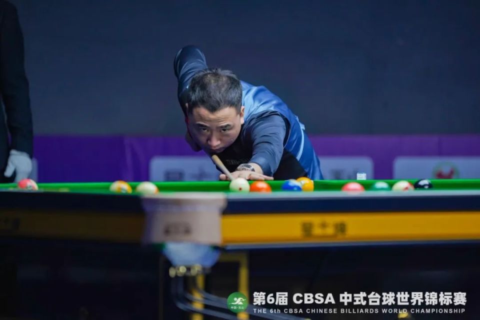 更衣室里转 更衣室里转