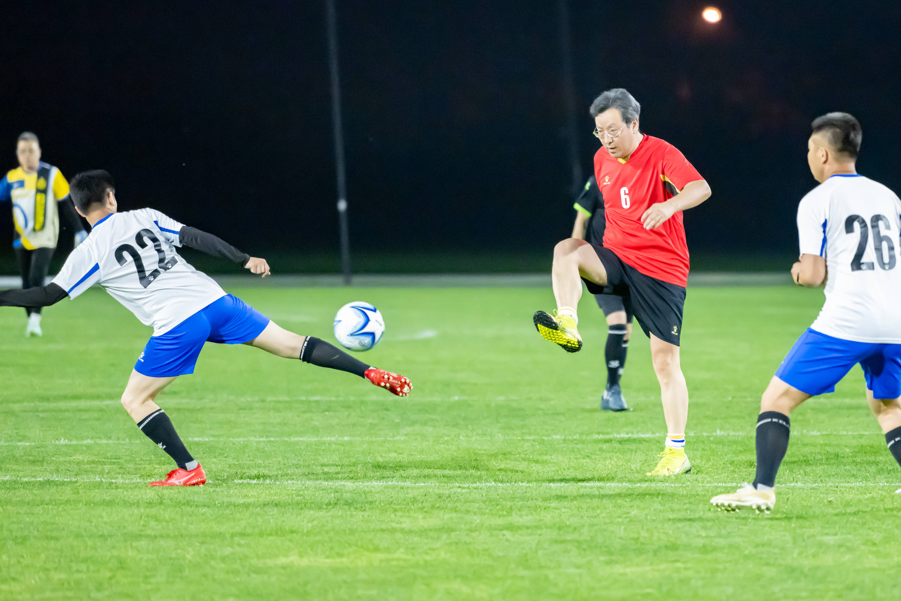 长沙勇胜跨年大战95比101惜败 汉普顿37分